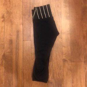 Lululemon Wunder Under Crops - Size 10